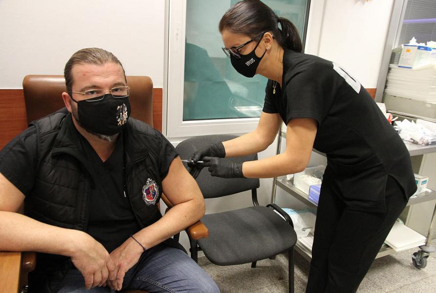 Имунизационният център към MEDLINE CLINIC и CENTRAL HOSPITAL започна да поставя ваксини срещу COVID-19